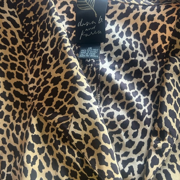 Dana B & Karen animal print button down blouse - Picture 5 of 5